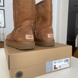 UGG W Classic Short II